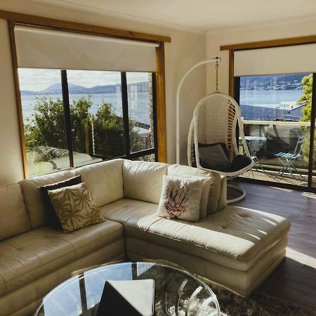 Spacious Modern Home Outstanding Views Sleeps 9 Hobart Exterior photo