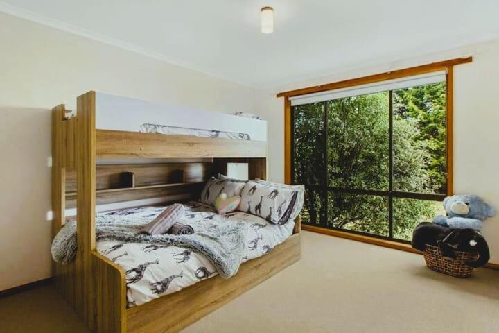 Spacious Modern Home Outstanding Views Sleeps 9 Hobart Exterior photo