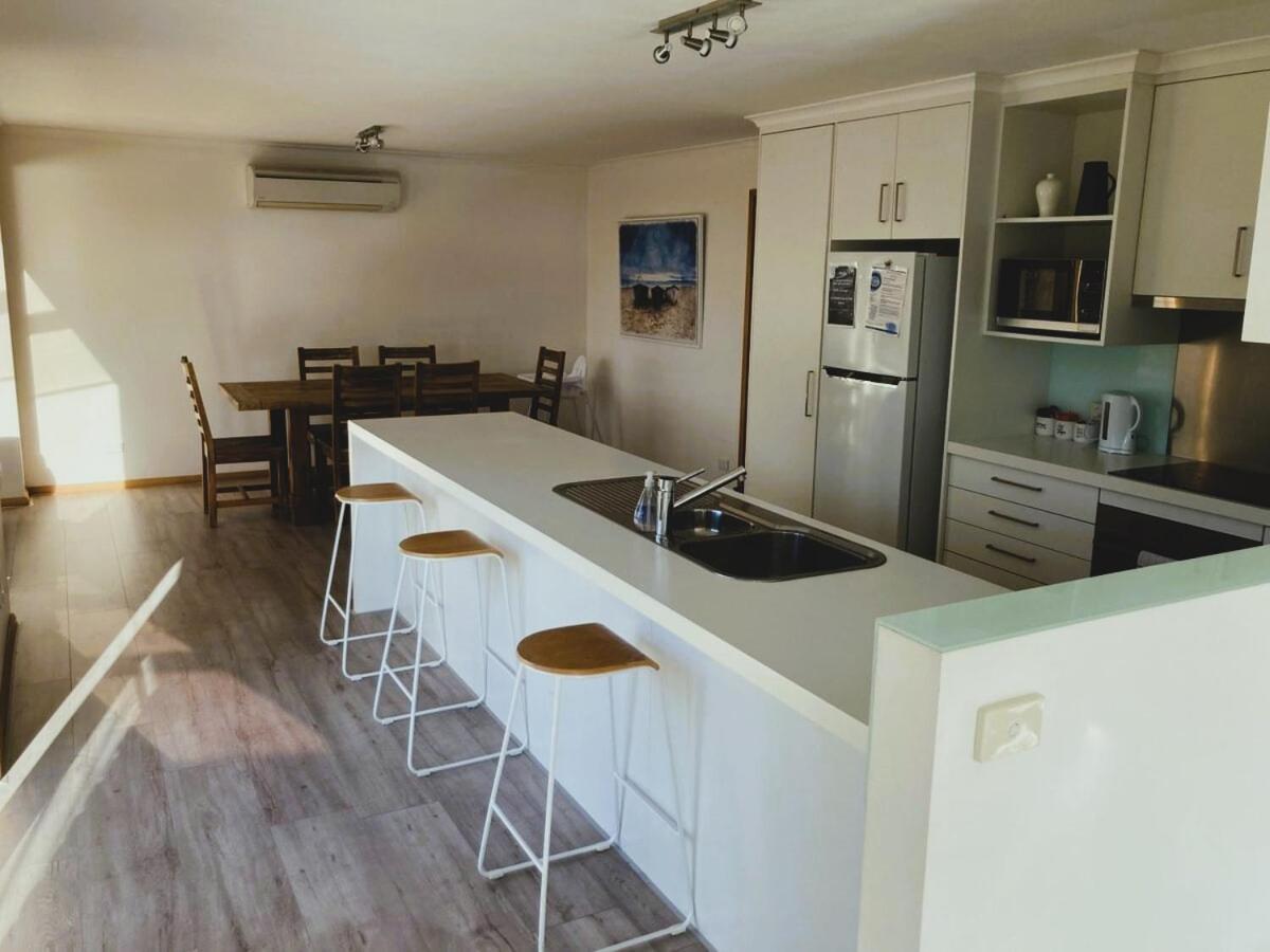 Spacious Modern Home Outstanding Views Sleeps 9 Hobart Exterior photo