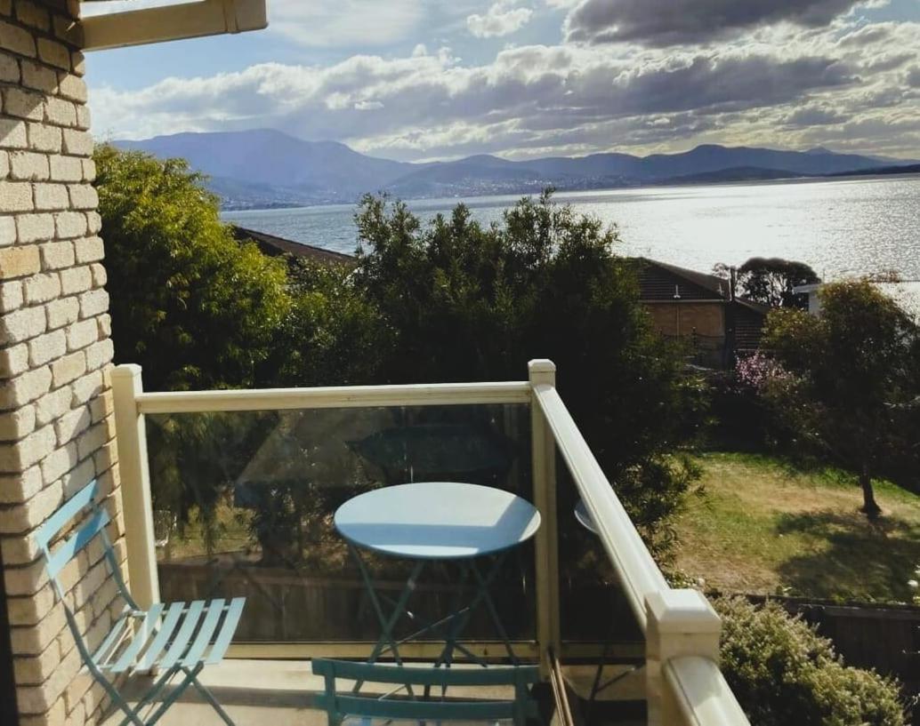 Spacious Modern Home Outstanding Views Sleeps 9 Hobart Exterior photo